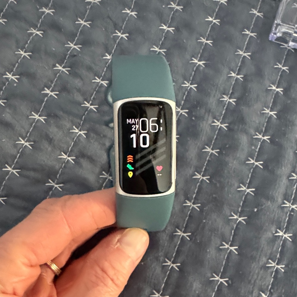 Fitbit Charge 5 like new